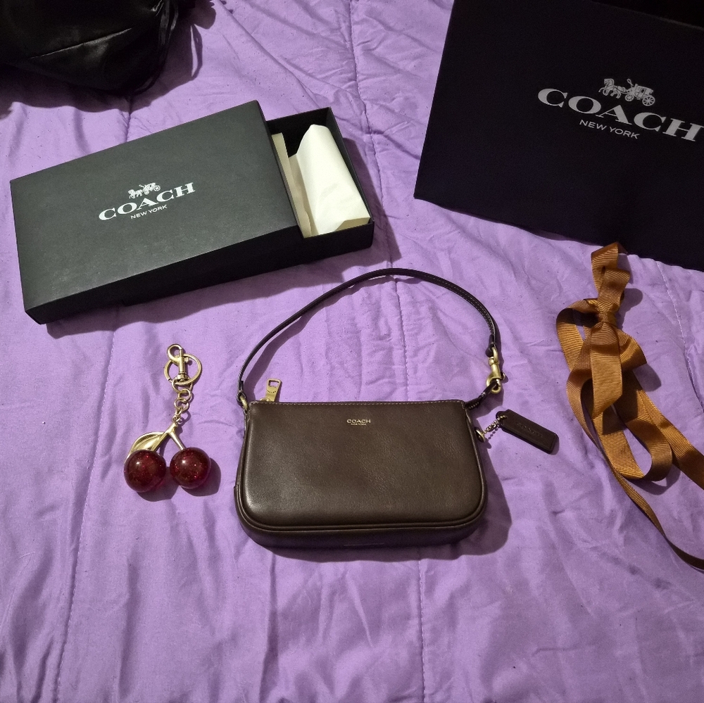 Coach Plaza 18 Maple